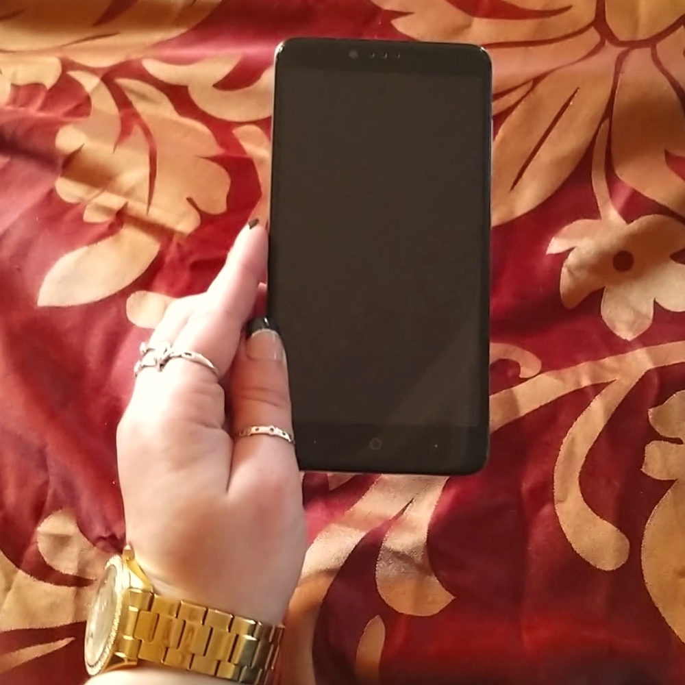 Unlocked ZTE z981 Cell phone in GREAT condition